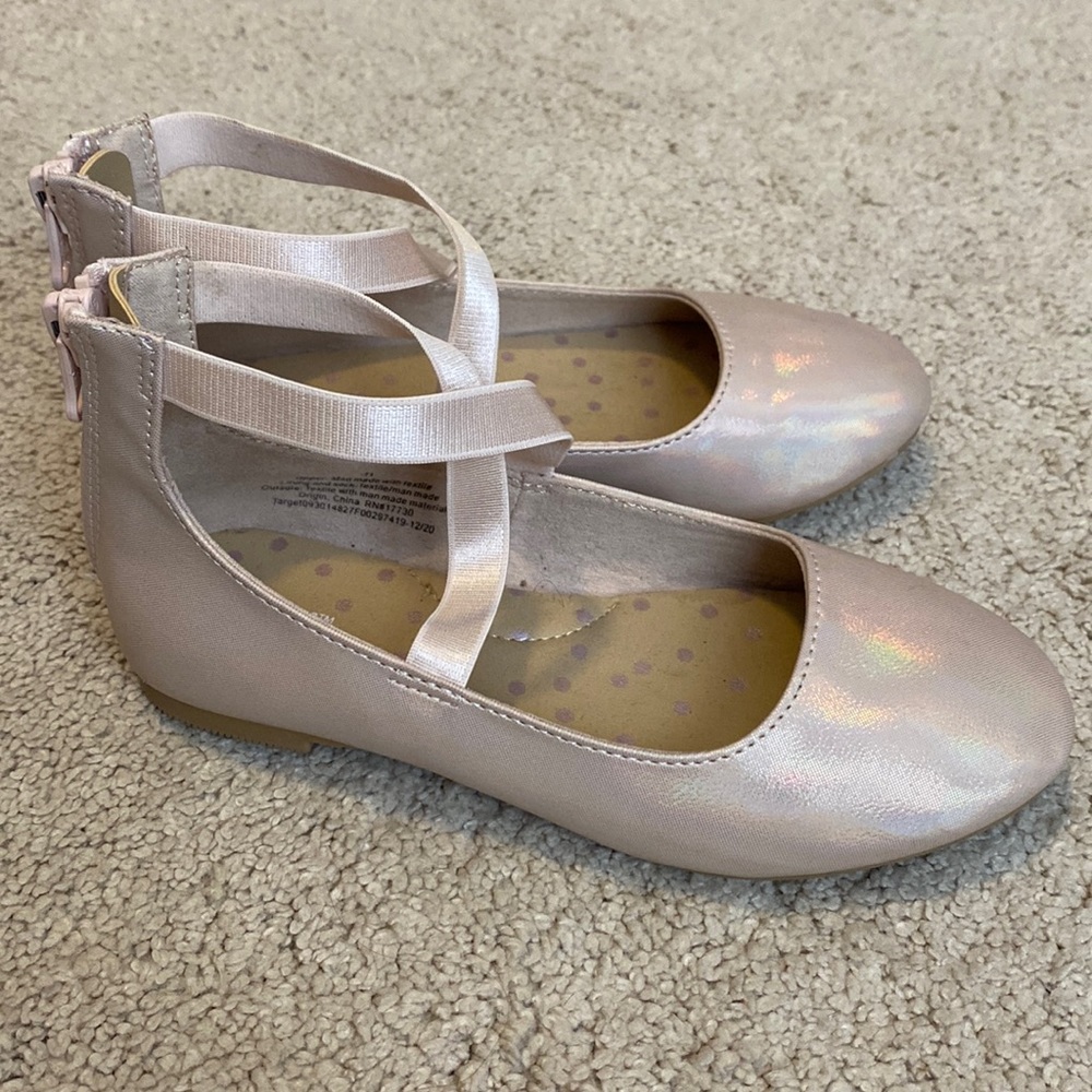 Pearlescent ballet flats